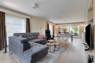 Maison prête à déménager à vendre dans l'Ammanswallestraat à Oostduinkerke. La maison dispose de 4 chambres et bénéficie d'une vue...