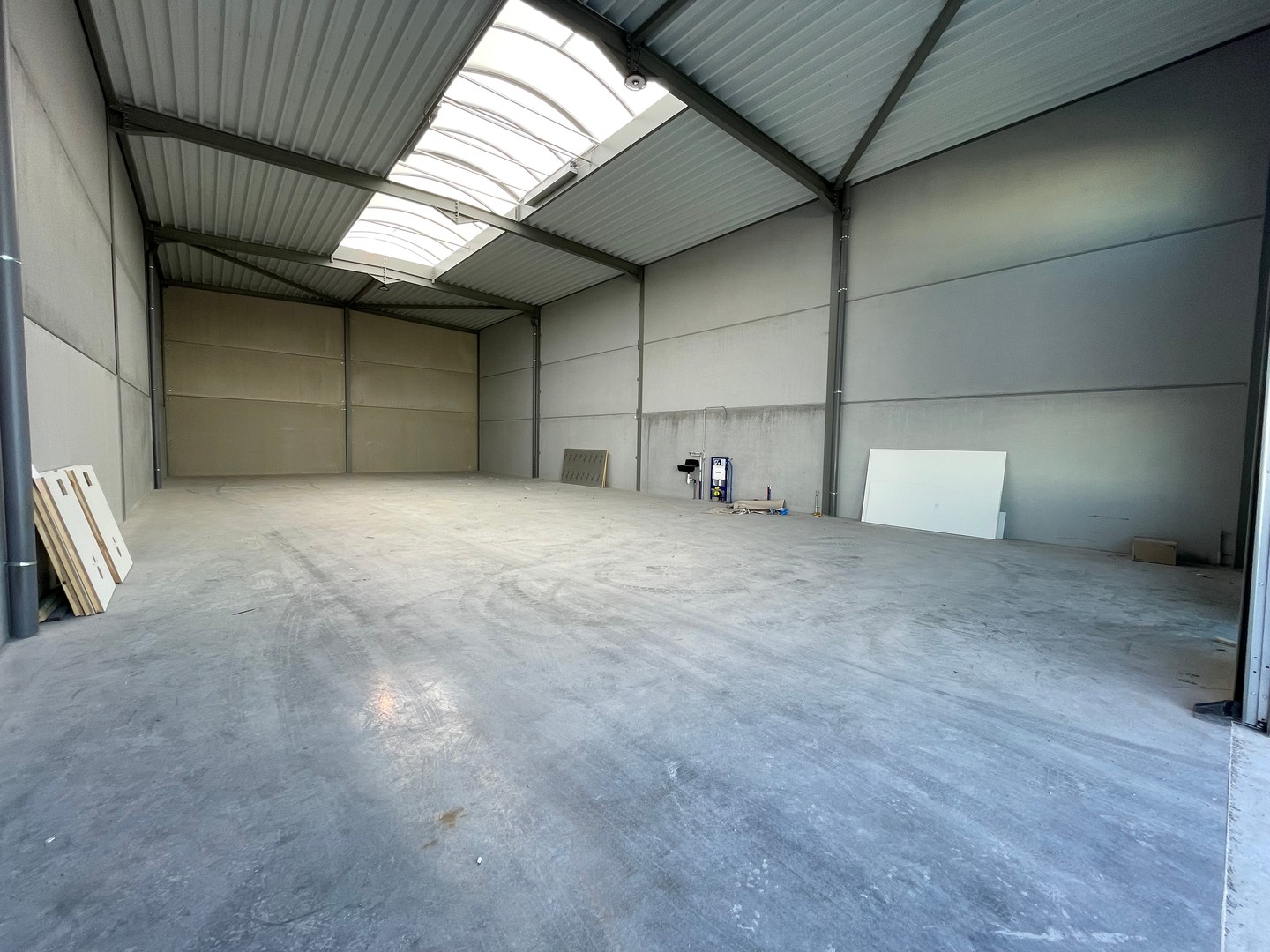 Nieuwbouwloods met een oppervlakte van 264 m² te Wingene. - foto 3