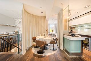 Discover this characterful, turnkey hospitality property in a prime location on the Market Square of Sint-Kwintens-Lennik. The existing business operation and trade name are excluded, allowing the purchaser complete freedom to develop a new hospitality concept and create a distinctive brand identity.<br /><br />Featuring a stylish interior, high-quality finishes and a fully equipped professional kitchen, this turnkey property is ready for immediate operation without major additional investment.<br />The property is ideally suited for a wide variety of hospitality concepts, including a restaurant, bistro, brasserie, breakfast and lunch venue, wine bar, gastrobar, delicatessen with tasting area, or another contemporary concept tailored to your vision.<br /><br />Key features<br />Sale of the freehold property with the complete professional hospitality fit-out.<br />Turnkey and exceptionally well maintained.<br />Fully equipped professional kitchen with high-quality appliances.<br />Prime commercial location on the Market Square of Sint-Kwintens-Lennik.<br />Suitable for a wide range of hospitality concepts.<br />Sold without the existing business or trade name.<br /><br />Layout<br />Basement: toilet, storage area<br />Ground floor: entrance hall, bar, multi-purpose area, cloakroom, wine cellar, cold kitchen<br />First floor: restaurant dining area, bar, professional hot kitchen<br />Second floor: fully fitted studio with bedroom and bathroom<br />Option to purchase complete hospitality furnishings.