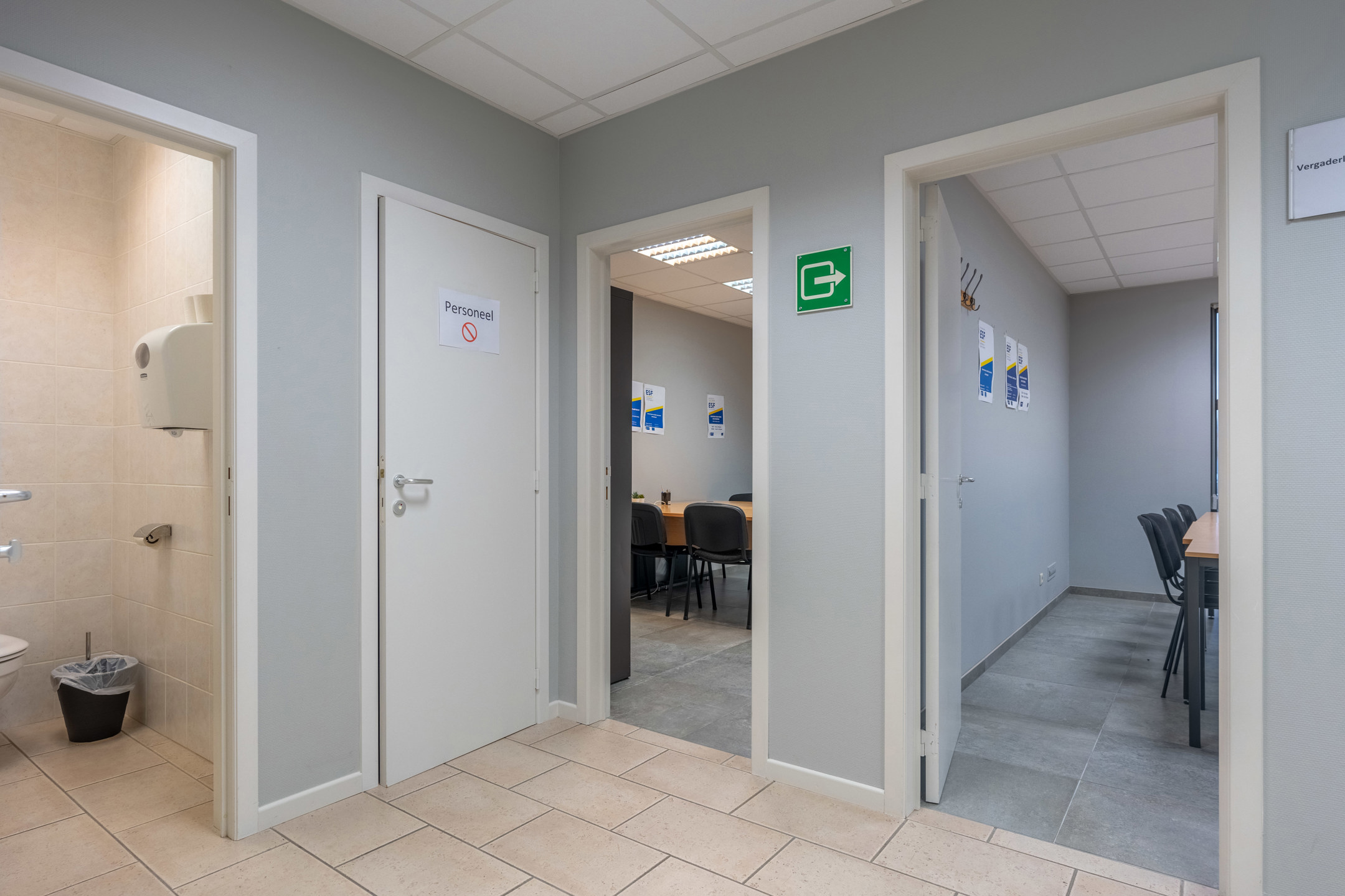 Centraal gelegen kantoorruimten (totaal ± 285m²!) te Turnhout. - foto 3