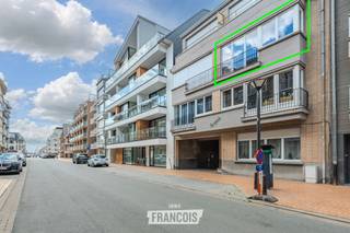 Dit instapklare appartement is gelegen in de Distellaan in Westende en bevindt zich op een aangename locatie, dicht bij het centrum en de zeedijk. Het appartement beschikt over een praktische indeling en geniet van veel comfort.<br /><br />De leefruimte biedt een aangename plaats om te ontspannen en geeft toegang tot de keuken. Verder beschikt het appartement over 2 slaapkamers en een terras achteraan, waar u in alle rust van de buitenlucht kunt genieten.<br /><br />Met een EPC-label B is het appartement bovendien energiezuinig. Dankzij de instapklare staat, de 2 slaapkamers en het terras is dit een ideale woning als vaste verblijfplaats, tweede verblijf of investering.<br /><br />Contacteer Inti via inti@immofrancois.be of 0499 74 89 74 voor meer informatie of een bezoek.<br /><br />