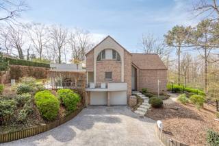 Ontdek deze prachtige vrijstaande villa, rustig gelegen op de Middelberg te Rotselaar, in een groene en gegeerde omgeving. De woning...
