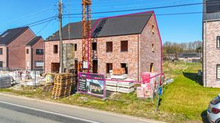 Elke zondag welkom op ons kantoor van 10u-12u voor meer info over de nieuwbouwprojecten!Landelijke nieuwbouwwoning in ruwbouw-winddichtstaat met 4 à...