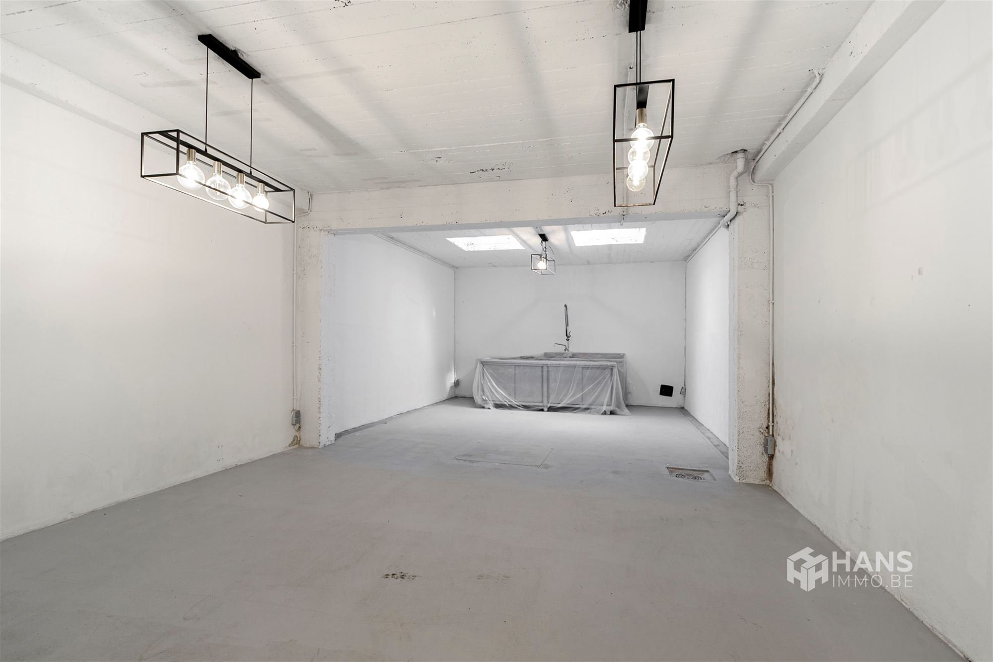 Magazijn/garage (81 m²) met sectionaalpoort in Antwerpen (2060). - foto 4