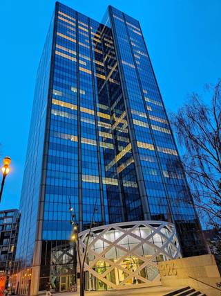 <p>Located on the 11th floor, these 500 m² offices offer an unobstructed panoramic view of Brussels and a high-end working environment.</p>
<p><strong>Features:</strong></p>
<ul>
<li>
<p>All-inclusive price (rent, taxes, charges, withholding tax): €16,000 / month</p>
</li>
<li>
<p>1-year renewable lease possible</p>
</li>
<li>
<p>Professional reception in the building</p>
</li>
<li>
<p>12 partitioned offices / meeting rooms</p>
</li>
<li>
<p>Bright and representative reception area</p>
</li>
<li>
<p>Private kitchenette and restrooms</p>
</li>
<li>
<p>6 secure parking spaces</p>
</li>
</ul>
<p>Available immediately.</p>