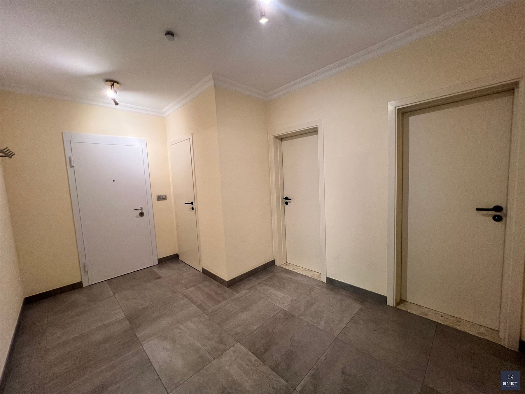 LICHTRIJK GERENOVEERD APPARTEMENT OP TOPLOCATIE - foto 4