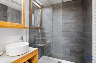 Informatie appartementHet appartement met EPC-label B bevindt zich op de 3de verdieping van een kleinschalig gebouw (4 appartementen) dat in 2017...