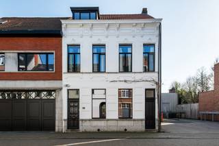 Karaktervolle, volledig gerenoveerde woning met 4 slaapkamers en zonnige tuin in het centrum van Herentals.Bent u op zoek naar een ruime en...
