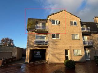 Lichtrijk en energiezuinig appartement op de bovenste verdieping in een gebouw met lift! Het 3-gevel appartement is uiterst centraal gelegen in...