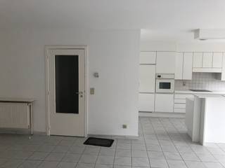 Mooi gelegen appartement : hall - ruime woonkamer met modern ingerichte keuken - badkamer met lavabo en ligbad- 2 slaapkamers - terras - berging...