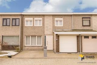 Completely renovated house (129m²) with 3 bedrooms, 2 garages and garden (145 m²) in Berendrecht. In this quiet neighborhood we find this well-kept...
