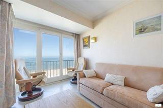 Dit charmante appartement gelegen op de Zeedijk biedt een ideale plek-au-soleil met spectaculaire uitzicht. Het pand beschikt over twee slaapkamers...
