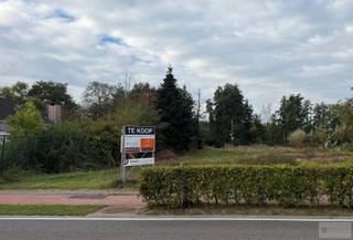 Bouwgrond voor OB op een toplocatie!<br /><br />De totale oppervlakte bedraagt 1.881m², met een breedte aan de straat van 20m. <br />Het perceel is westelijk georiënteerd.<br /><br />Plan en stedenbouwkundige voorschriften te verkrijgen op aanvraag.<br /><br />Meer info: www.debaco.be of bel ons op 014/73.77.77 voor bijkomende info!