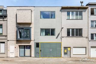 Ontdek deze interessante investeringsmogelijkheid in het hart van Antwerpen! Dit opbrengsteigendom, gelegen in de Duboisstraat 9, combineert...