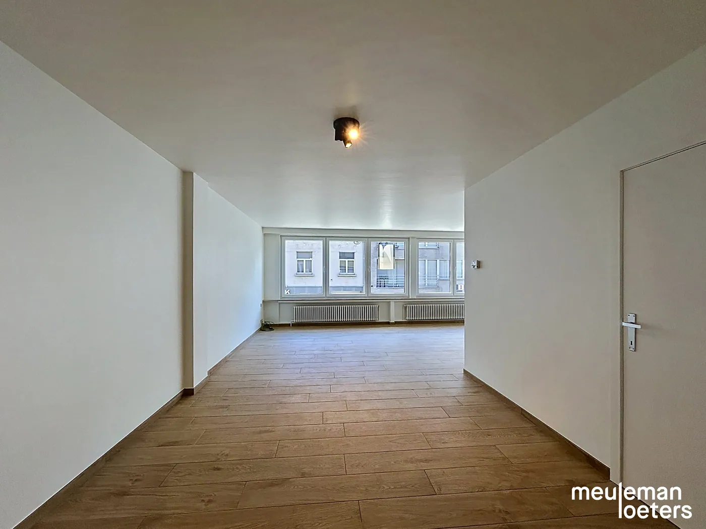 Appartement lumineux avec deux chambres et jardin - photo 3
