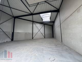 Nouvelle unité PME à vendre d'une superficie de 216 m² avec 2 places de parking privatives.L'entrepôt fait partie du parc d'activités Buda, un parc...
