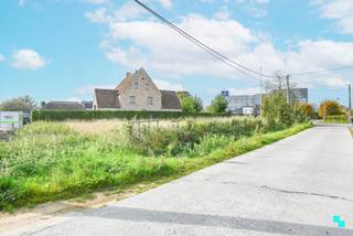 Deze bouwgrond is gelegen op een perceel van 907 m² en bevindt zich op een gunstige locatie tussen Desselgem en Waregem. Het perceel is geschikt...