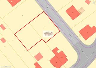 Terrain à bâtir de 864 m² orienté sud-ouest, destiné à la construction d'une villa 4-façades, situé dans un cadre agréable à Duisburg – Tervuren. 
Le terrain à bâtir présente une façade de 25,60 mètres. Selon la commune de Tervuren, 50 % de cette façade peut être construite. La surface batissable est de 12,30m de largeur et 15 m de profondeur au réz de chaussée., ce qui fait une surface habitable de 187,5m2. 
Au premier étage la surface habitable est de 150 m2. 

Ce terrain à bâtir bénéficie d'un emplacement agréable et calme, à proximité du centre de Duisburg et de Tervuren. Le magnifique parc de Tervuren et la British School of Brussels (BSB) se trouvent également à proximité.

Cet emplacement allie le calme et le cadre verdoyant de Duisburg à une bonne accessibilité et à la proximité des commerces, des écoles et d’autres commodités. Un emplacement intéressant pour ceux qui recherchent de l’espace et un cadre de vie agréable dans la région de Tervuren.

Attention : la parcelle n’est actuellement pas entièrement prête à la construction. Il reste à enlever les vestiges des fondations d’une véranda ainsi que des arbres. 