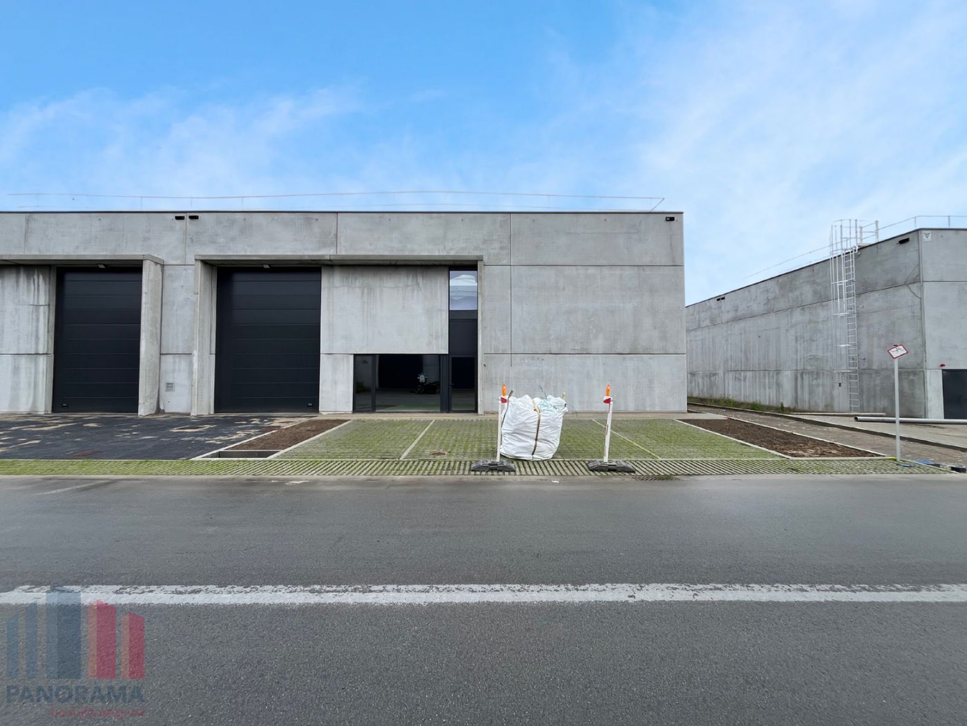 Opslagruimte van 342 m² & uitstekend gelegen vlak aan de E40 - photo 1