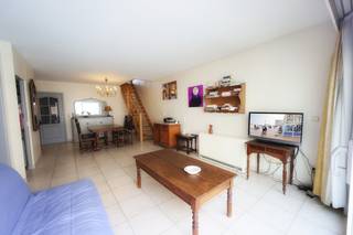 Gelegen in de gegeerde Residentie Zeezicht te Mariakerke-Oostende, bevindt zich dit uitzonderlijk ruim duplexappartement dat comfort, rust en een...