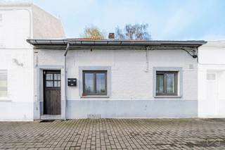 We Invest Mons vous propose cette maison mitoyenne située à Cuesmes proche des facilités.Cette dernière est composée d'un espace salon, d'une...