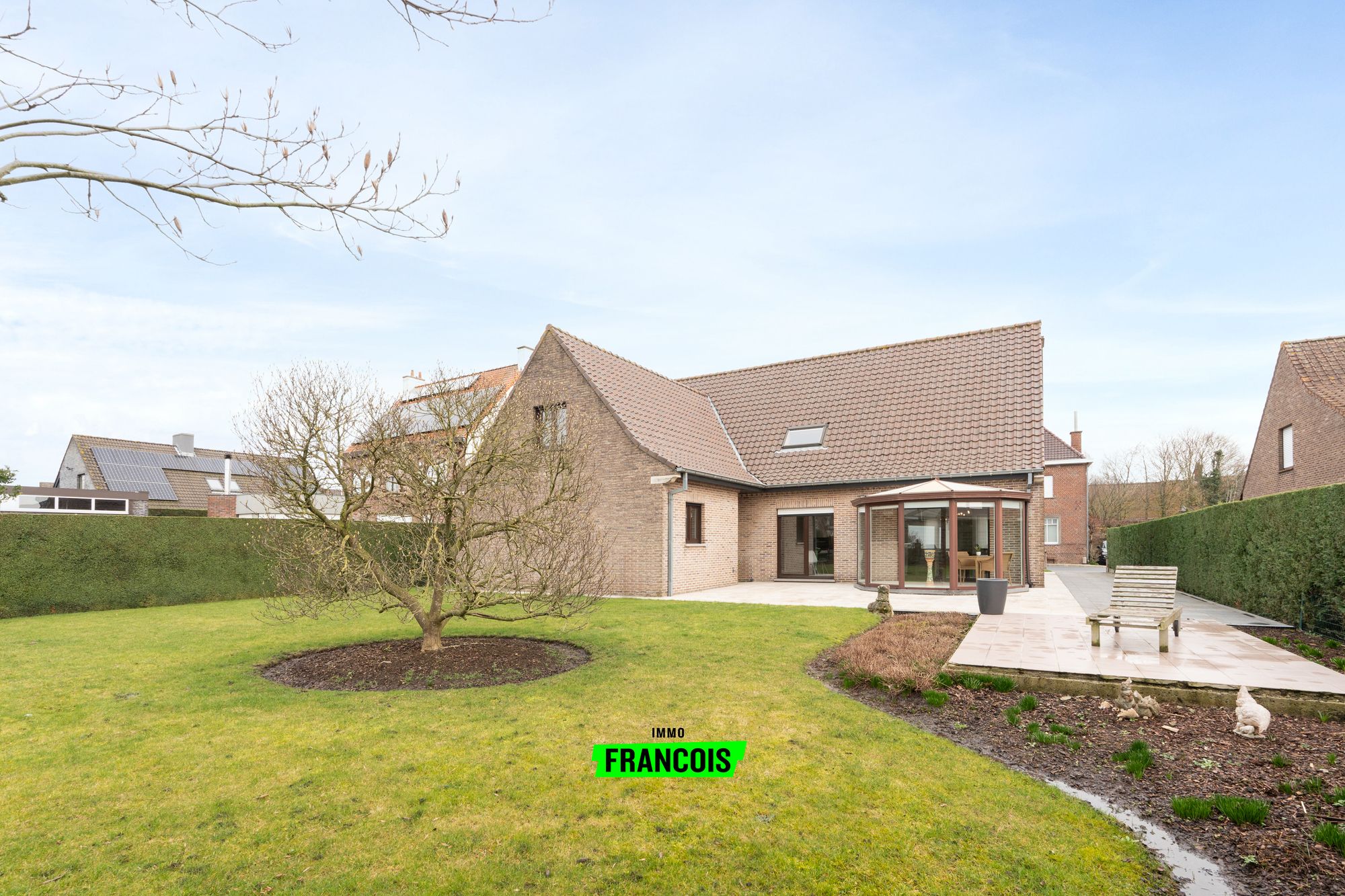 Ruime vrijstaande woning met 5 slaapkamer op 902 m² te Ardooie - foto 2