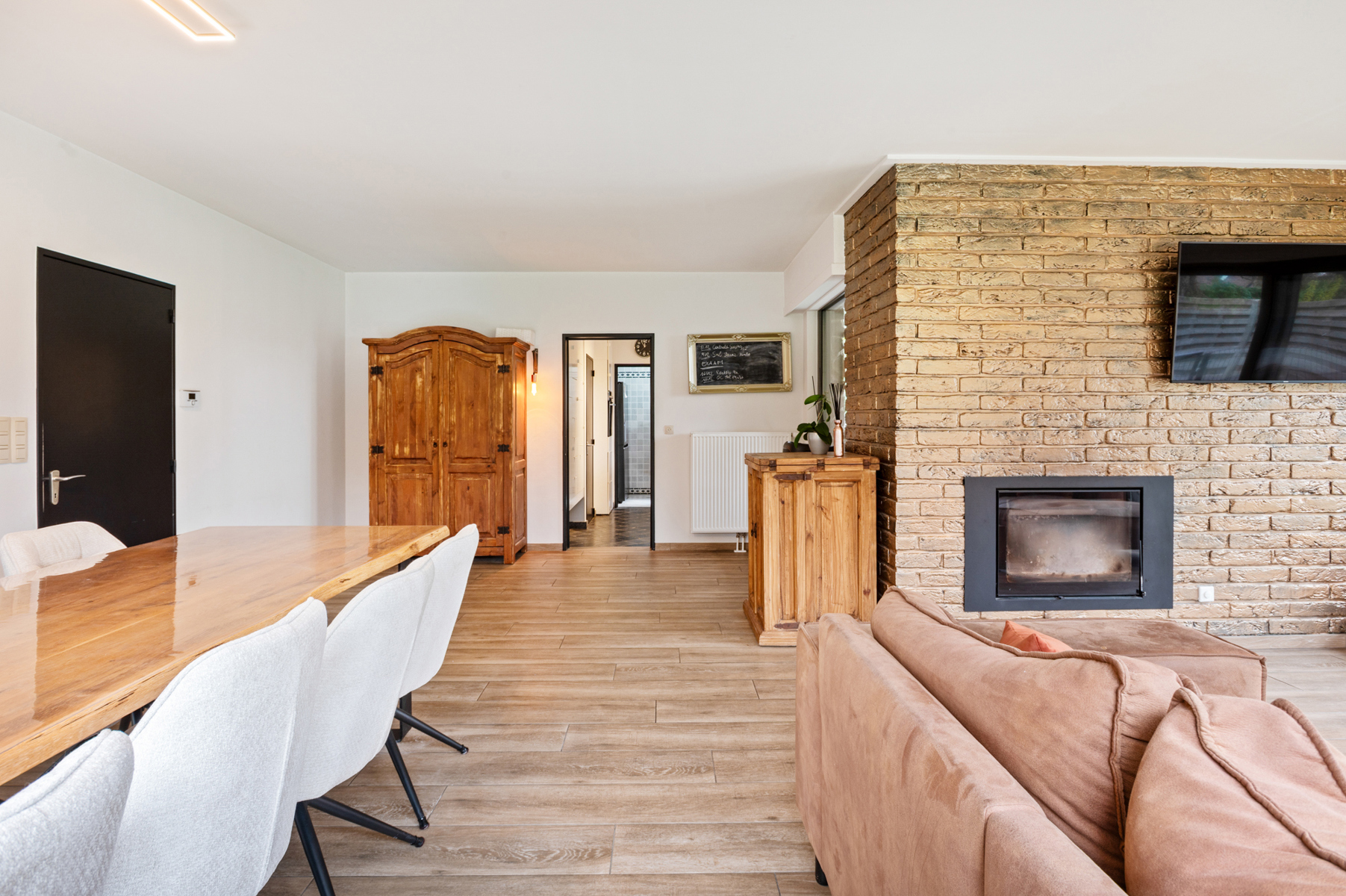 Charmante en gerenoveerde woning op 1.750 m² te Brecht. - foto 3