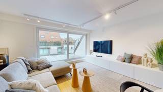 Gerenoveerd duplex appartement met 3 slaapkamers gelegen op de Leopoldlaan te Knokke op wandelafstand van de Zeedijk en de Lippenslaan.  Indeling...