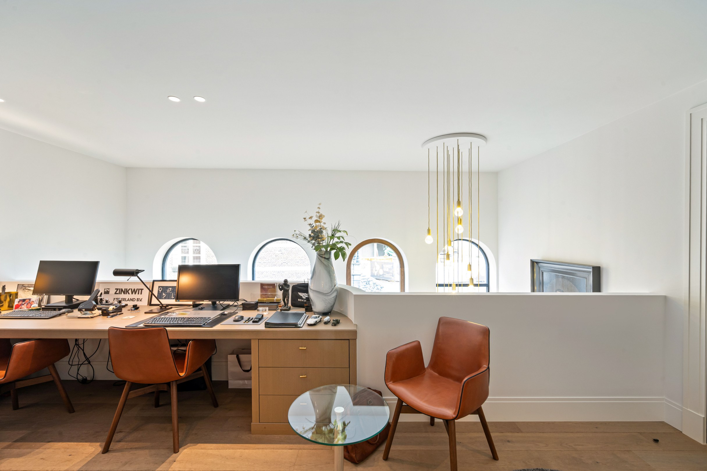 Timeless elegance and modern luxury in a prime location. - photo 5