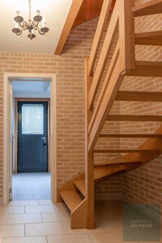 🔥 BEZOEKMOMENT VRIJDAG 12/12 tussen 14u -17uOntdek deze ruime en praktisch ingedeelde woning in Marke, gelegen in de Vagevuurstraat 16. De woning...