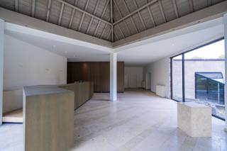 Ontdek dit op te frissen kantoorgebouw van ca. 730 m² met een perceeloppervlakte van ca. 2.973 m², gelegen in het prestigieuze President...