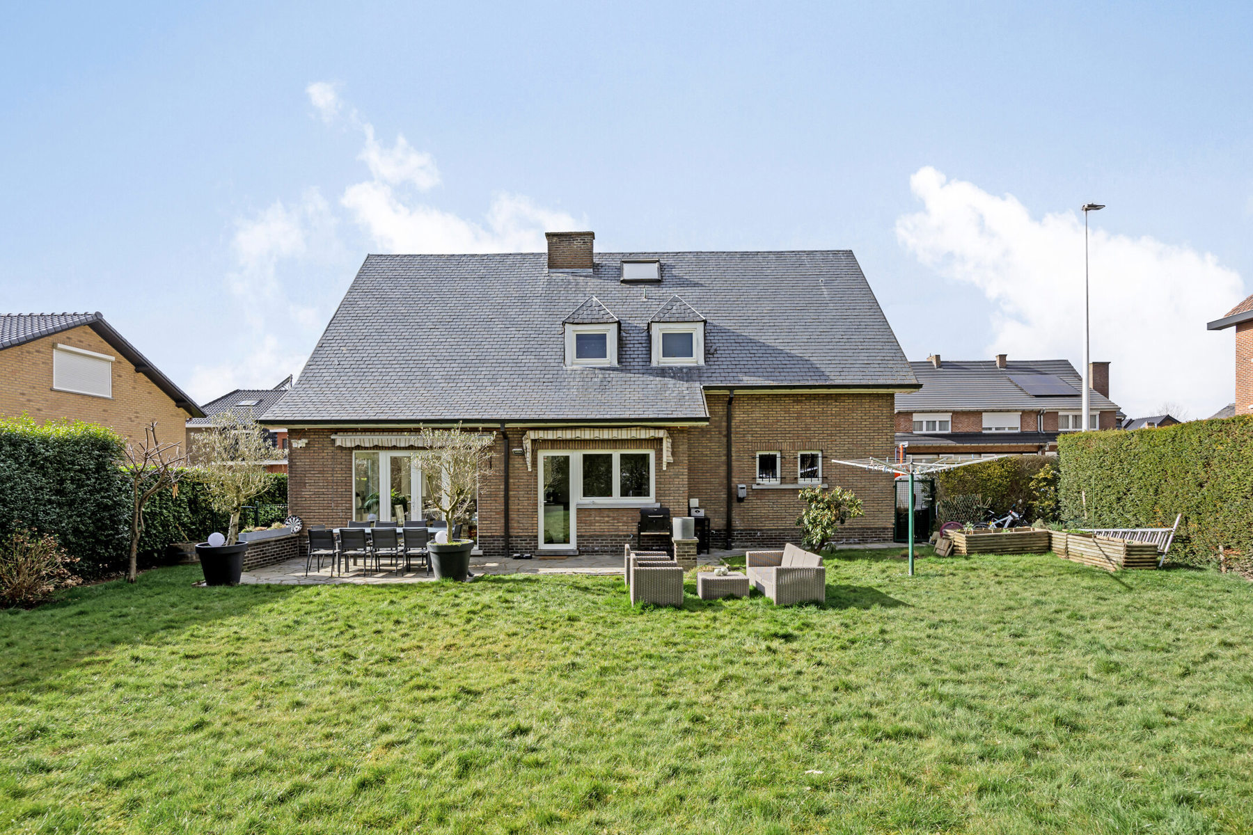 Ruime gerenoveerde vrijstaande woning nabij centrum Halle - foto 2