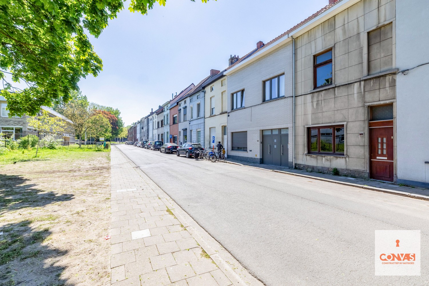 Te renoveren woning met veel potentieel - photo 1