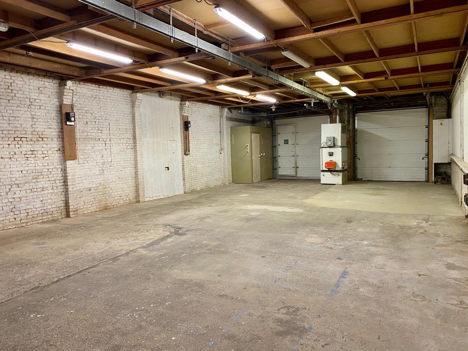 Atelier van 108,5 m² in centrum Kuurne met sectionaal poorten. - foto 4