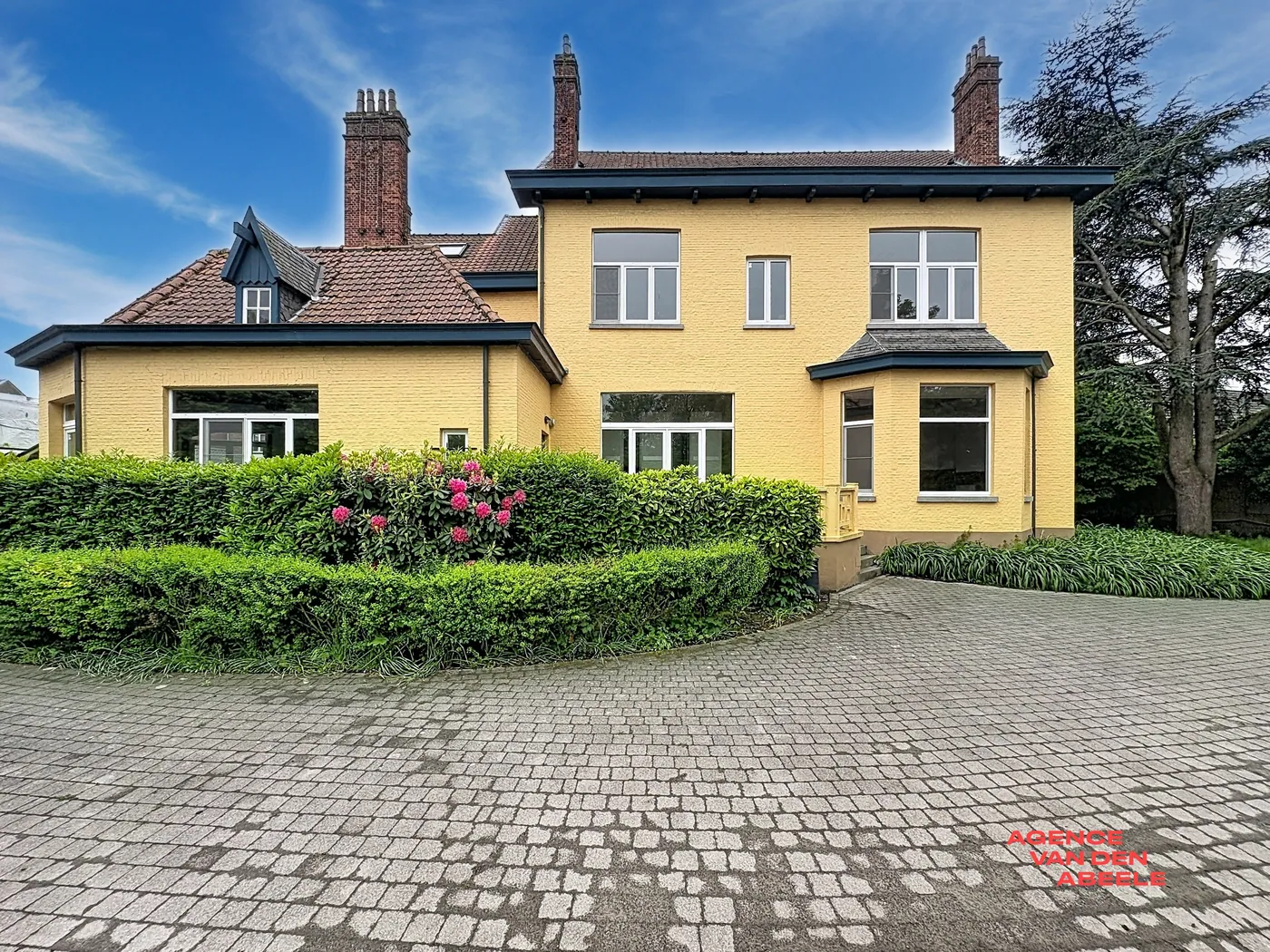 Ruim en verzorgd kantoorgebouw met royale tuin in het hart van Sint-Kruis - foto 3