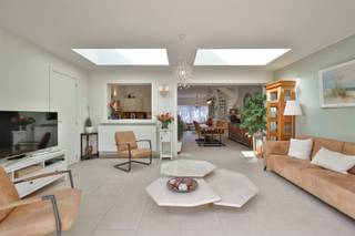 Bent u op zoek naar een instapklare halfopen bebouwing op een absolute toplocatie?Graag bieden wij u deze prima onderhouden woning aan met zalige...