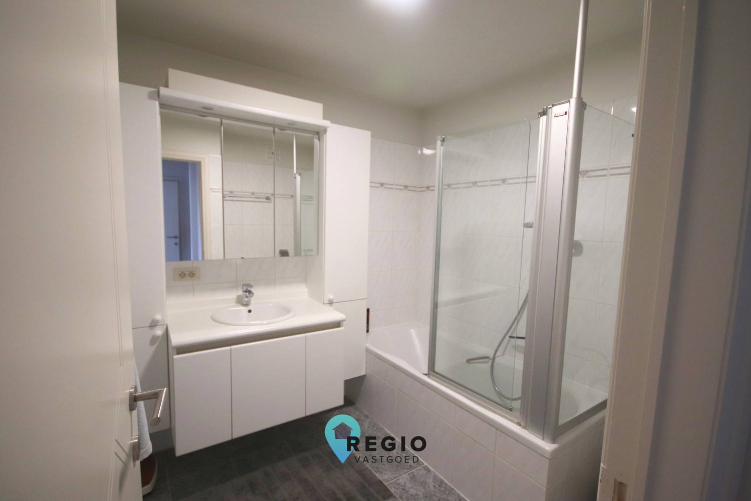 Instapklaar 2 slaapkamer appartement inclusief garage en privaat tuintje - foto 4