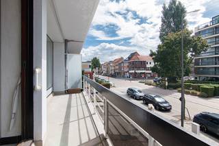 Twee slaapkamer appartement tussen kleine en grote ring, mogelijk op te frissen , ruime spaarboek, energetische renovatie appartementencomplex<br />