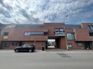 PLACE DE PARKING SOUTERRAINE AVEC ASCENSEUR POUR VOITURESDans cette résidence récemment construite, nous proposons trois emplacements de parking...