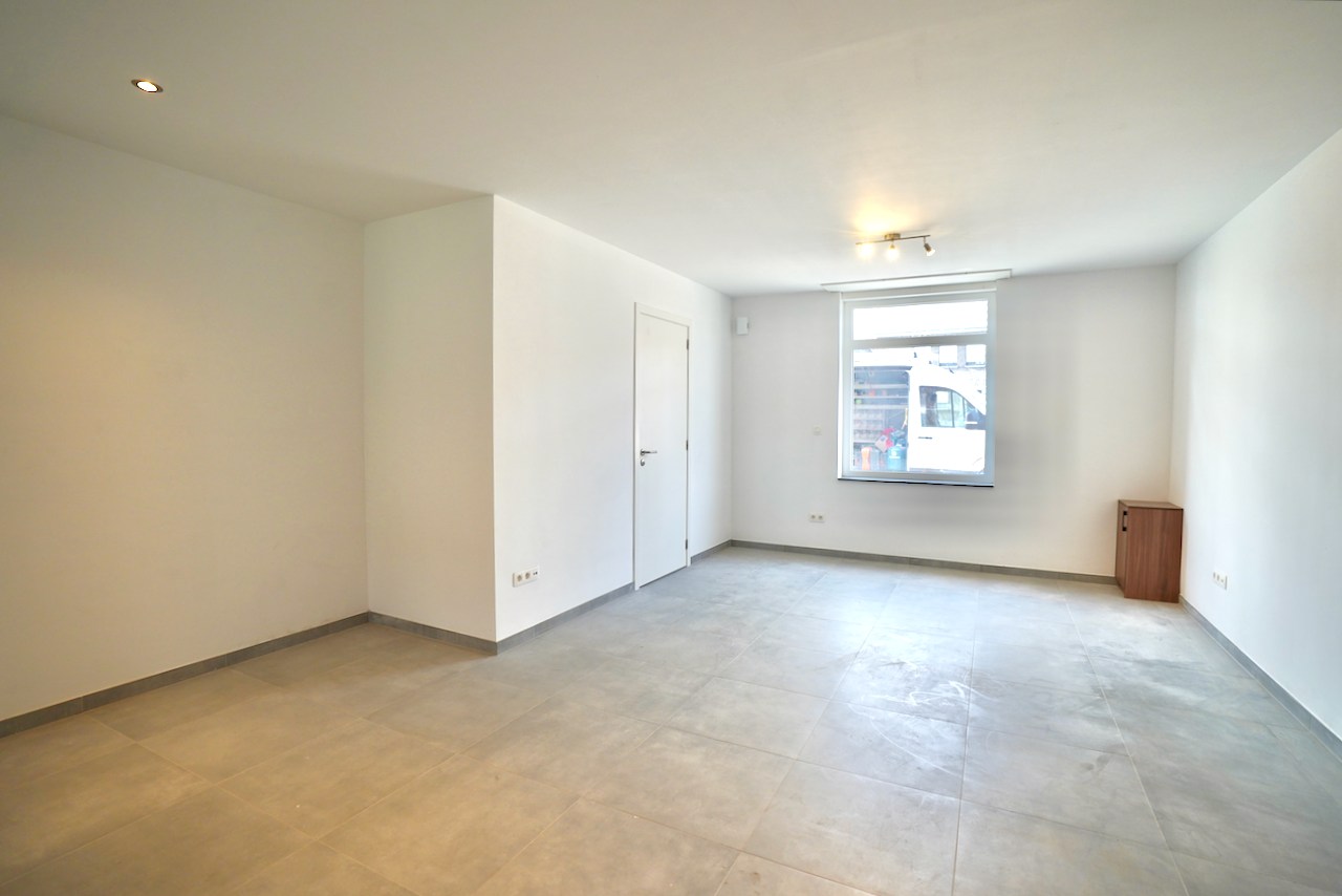 Volledig gerenoveerd woonhuis in hartje Kaprijke ! - foto 5