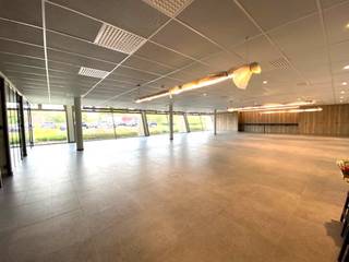 Functionele kantoren van 324m² in het stijlvolle kantorencomplex "Van Havermaet" dat uitpakt met een representatieve hedendaagse architectuur...