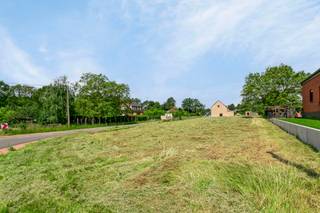 Reeds lange tijd op zoek naar een welgelegen bouwgrond voor OB op met een goede verkeerstechnische ligging? Dan is deze bouwgrond misschien wel wat...