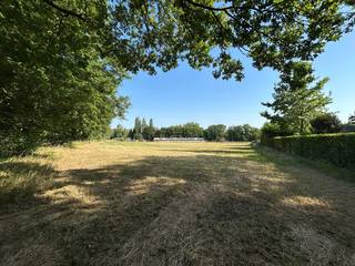 Op zoek naar rust, ruimte en een groene omgeving? Dan is dit prachtige perceel misschien wel jouw droomlocatie!Gelegen in een landelijke, rustige...