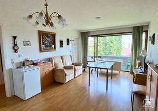 Aan de rand van Leuven bevindt zich deze residentie Populierenhof. Indeling van het appartement : inkomhal, keuken, living met groot raampartij en...