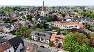 Deze mooie nieuwbouwresidentie Louis omvat 12 appartementen, 9 garages en 9 staanplaatsen in centrum Gistel.<br /><br />Dit appartement bestaat uit: inkomhal - lift - living - keuken - terras - nachthal - berging - wasplaats - toilet - 2 slaapkamers - badkamer. Er is een ruime garagebox bij de residentie beschikbaar. <br /><br />Dankzij de vloerverwarming in combinatie met een individuele warmtepomp geniet je in dit project het hele jaar door van een aangenaam binnenklimaat én een lage energiefactuur. Elk BEN-appartement is bovendien uitgerust met een volledig geïnstalleerde kwaliteitskeuken, een badkamer met inloopdouche en zoveel meer die jouw woonervaring nog aangenamer maken.<br /><br />Contacteer ons voor het lastenboek of een bezoek ter plaatse. <br /><br />Oplevering voorzien in september 2027. EPC: appartement in aanbouw. 6 % BTW mogelijk, indien voldaan aan de voorwaarden.