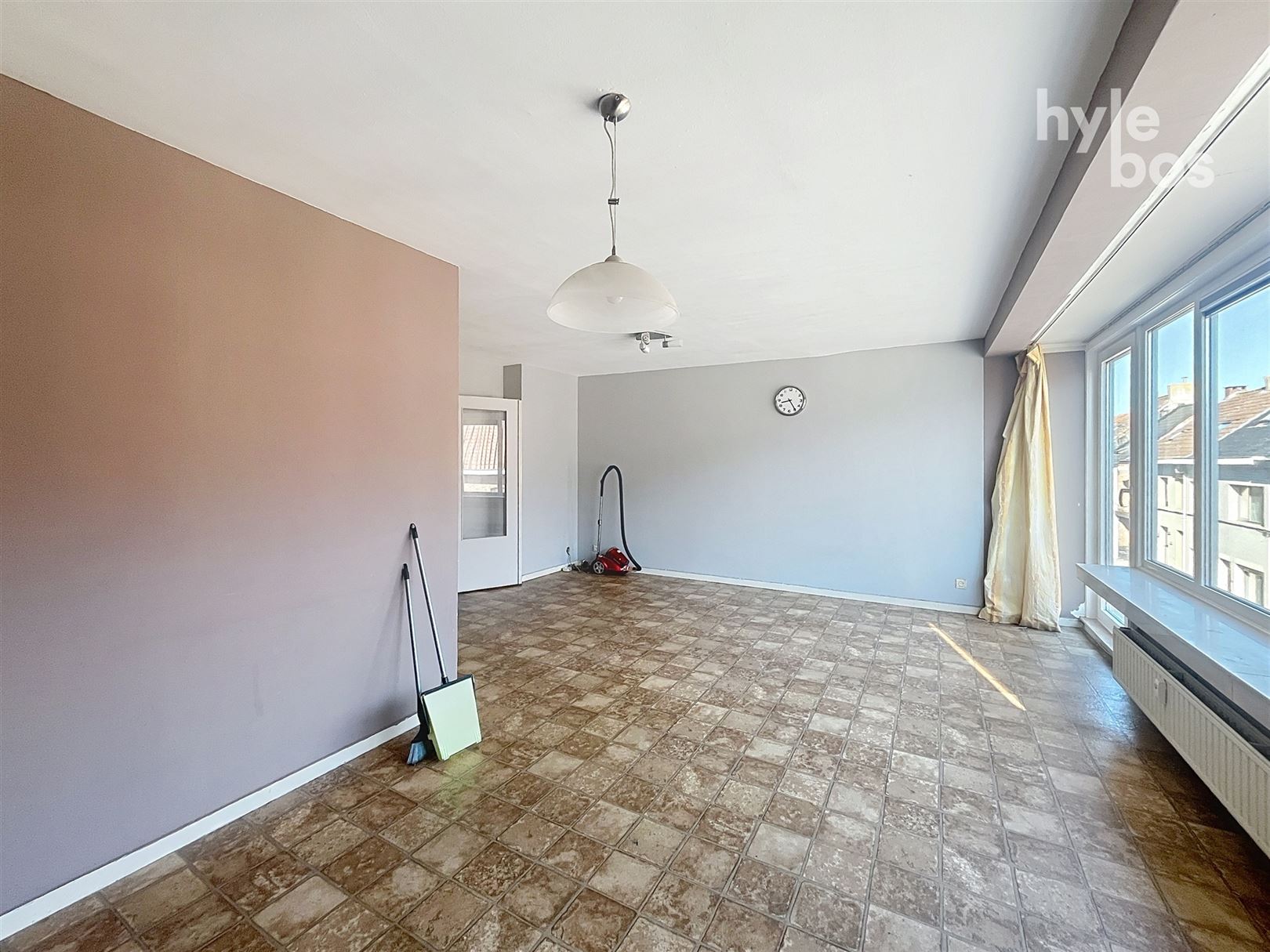 Centraal gelegen 2 slaapkamer appartement - foto 4