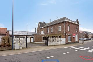 In Neerlinter, deelgemeente van Linter, vind je deze grote, te renoveren woning op een zuidoost georiënteerd perceel van 5are 29ca. De woning is...