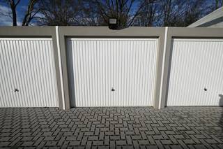 Bent u op zoek naar een garage? Garagebox te huur in het centrum van Ardooie. Prijs: 75 euro. Telefonisch worden er geen afspraken meer gemaakt. U...