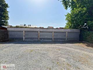 Immo Groot Leeuw vous propose ces boxes de garage situés à Sint-Pieters-Leeuw.Les garages se trouvent à l’arrière d’un immeuble à appartements et...