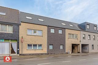 Recent Gelijkvloers-appartement mét terras. In een rustige residentie vlakbij Buggenhout en Opdorp op een gunstige verbindingsweg naar...
